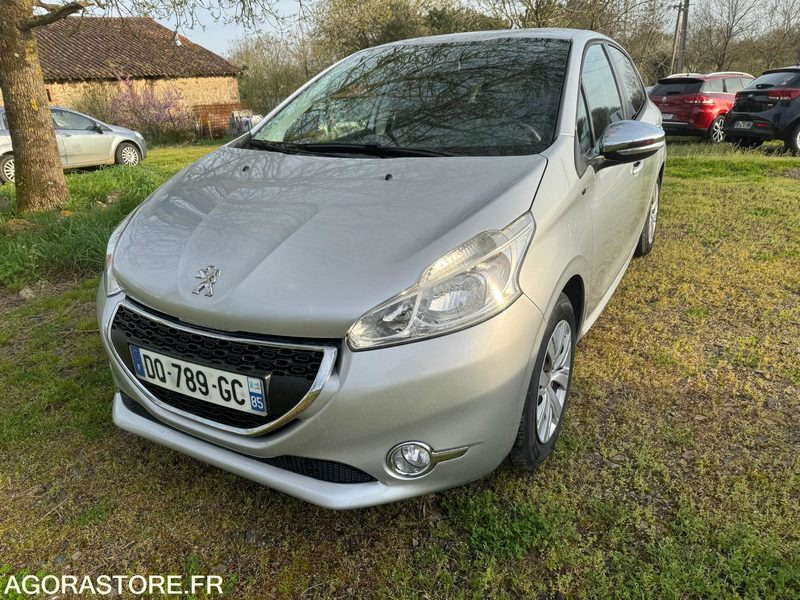 PEUGEOT 208 STYLE- 1.2 VTI 82 CV - 144 100 KM - Personbil: bild 2 PEUGEOT 208 STYLE- 1.2 VTI 82 CV - 144 100 KM - Personbil: bild 2