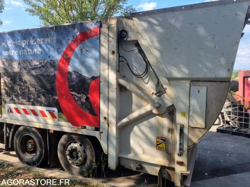 PORTEUR RENAULT 26t BOM GRUE de 2010 - 348000 km (r30074) - Sopbil, Kranbil: bild 5 PORTEUR RENAULT 26t BOM GRUE de 2010 - 348000 km (r30074) - Sopbil, Kranbil: bild 5