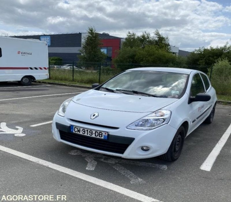 RENAULT CLIO / 160842 kms / 2013 / CW-919-DB - Personbil: bild 1 RENAULT CLIO / 160842 kms / 2013 / CW-919-DB - Personbil: bild 1