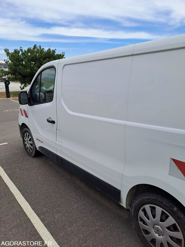RENAULT Trafic VU 4p Fourgon FG-GCF L1 - 2015 - 313823 KM - P1511325 - Skåpbil: bild 2 RENAULT Trafic VU 4p Fourgon FG-GCF L1 - 2015 - 313823 KM - P1511325 - Skåpbil: bild 2