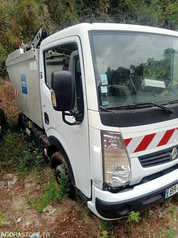 Renault Maxity - Transportbil med tippflak: bild 2 Renault Maxity - Transportbil med tippflak: bild 2