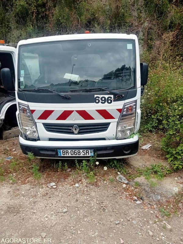 Renault Maxity - Transportbil med tippflak: bild 1 Renault Maxity - Transportbil med tippflak: bild 1