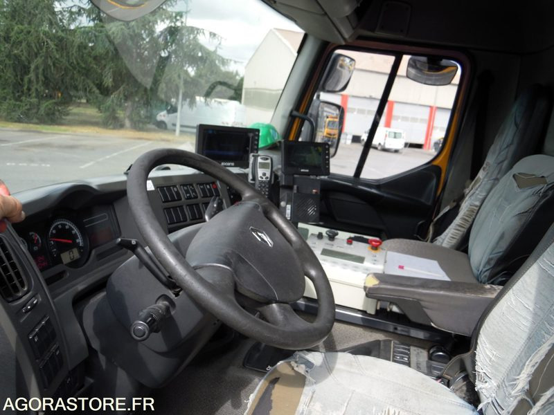 Renault Premium 380 6x2 DXI 11 équipé d'une benne SEMAT OM Série 14000 - Sopbil: bild 3 Renault Premium 380 6x2 DXI 11 équipé d'une benne SEMAT OM Série 14000 - Sopbil: bild 3
