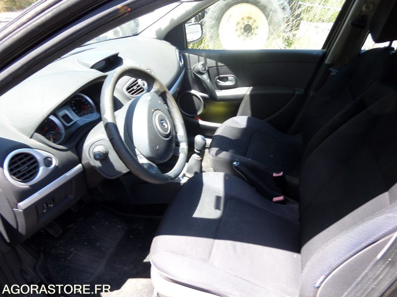 Renault clio break - 204000km - 2009 (FA-230-XE) - Personbil: bild 4 Renault clio break - 204000km - 2009 (FA-230-XE) - Personbil: bild 4