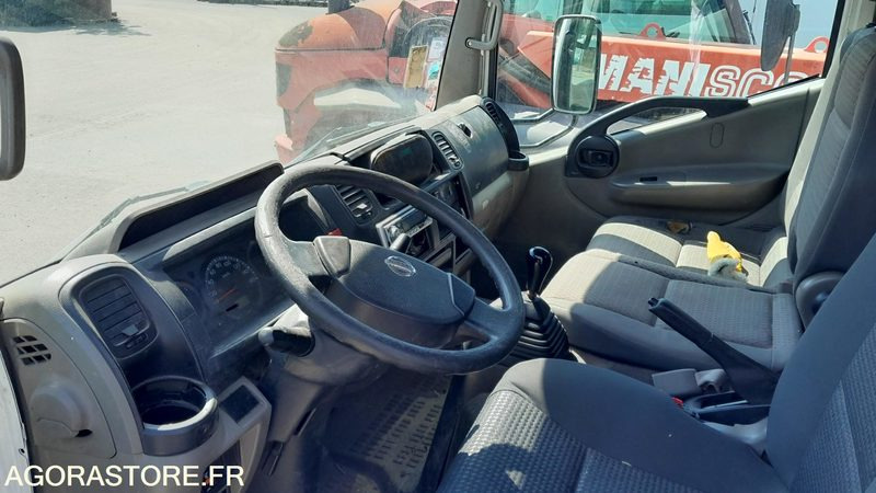 NISSAN CABSTAR DE 2007 AVEC PLATEAU 84220 KLM AVEC CONTREVISITE - Transportbil: bild 5 NISSAN CABSTAR DE 2007 AVEC PLATEAU 84220 KLM AVEC CONTREVISITE - Transportbil: bild 5