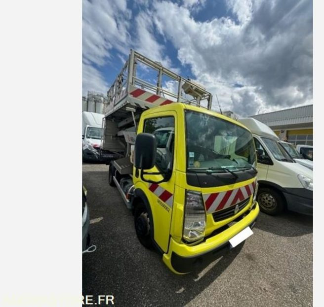 RENAULT MAXITY 2.5l 130CV NACELLE PASSERELLE ELEVATRICE - 2009 - 125 000km - Transportbil: bild 2 RENAULT MAXITY 2.5l 130CV NACELLE PASSERELLE ELEVATRICE - 2009 - 125 000km - Transportbil: bild 2