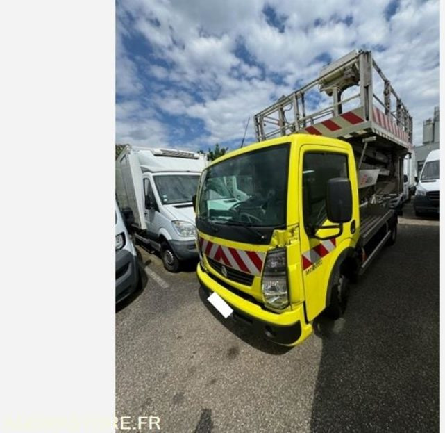 RENAULT MAXITY 2.5l 130CV NACELLE PASSERELLE ELEVATRICE - 2009 - 125 000km - Transportbil: bild 1 RENAULT MAXITY 2.5l 130CV NACELLE PASSERELLE ELEVATRICE - 2009 - 125 000km - Transportbil: bild 1