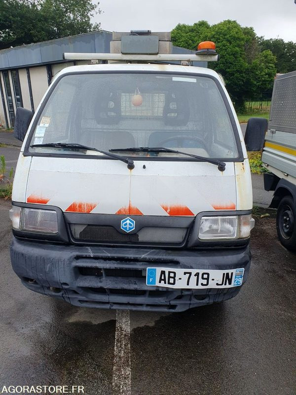 VQ-V20M PIAGGIO PORTER. - Transportbil med tippflak: bild 1 VQ-V20M PIAGGIO PORTER. - Transportbil med tippflak: bild 1