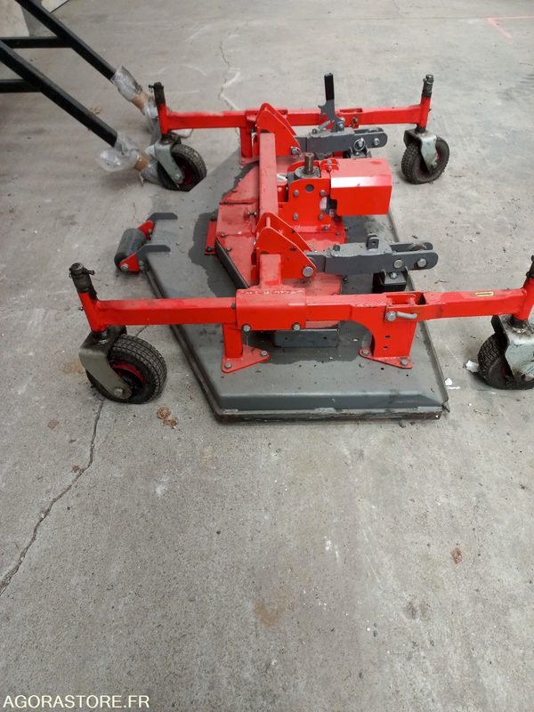 Coupe de tondeuse mulchng Morgneux TMC 150 fixation Kubota - Gräsklippare: bild 1 Coupe de tondeuse mulchng Morgneux TMC 150 fixation Kubota - Gräsklippare: bild 1