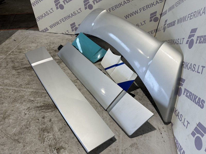 Mercedes-Benz cabin spoilers set - Aerodynamik/ Spoiler för Lastbil: bild 3 Mercedes-Benz cabin spoilers set - Aerodynamik/ Spoiler för Lastbil: bild 3