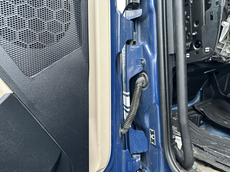 Mercedes-Benz low-cab left side doors - Dörr och reservdelar för Lastbil: bild 3 Mercedes-Benz low-cab left side doors - Dörr och reservdelar för Lastbil: bild 3