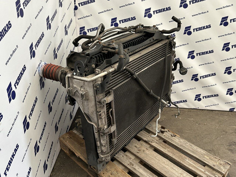 Mercedes-Benz radiators set - Kylare: bild 2 Mercedes-Benz radiators set - Kylare: bild 2