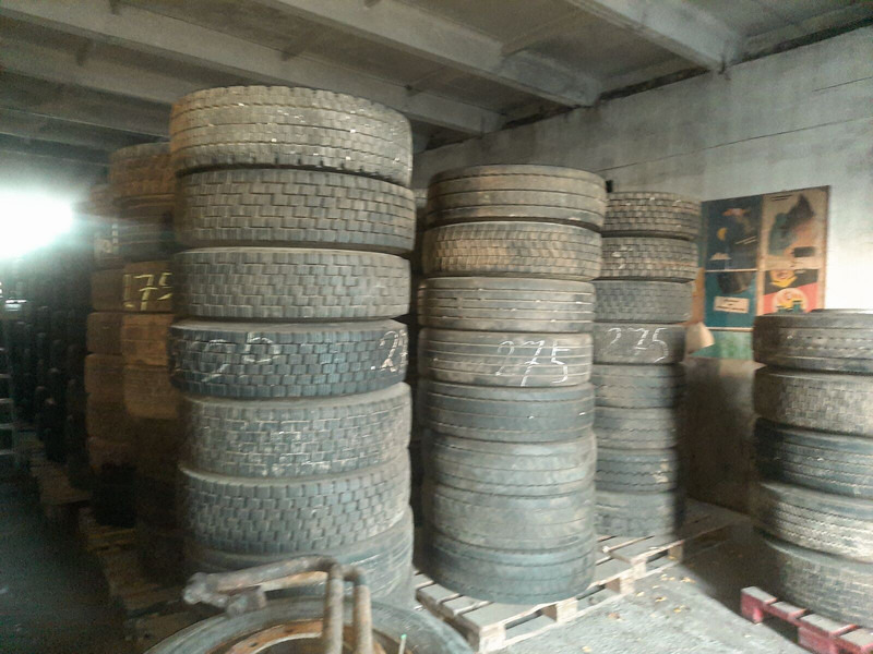 Michelin 295*80R22.5 255*70 \ 275*70* 265\70R19.5 - Däck för Lastbil: bild 1 Michelin 295*80R22.5 255*70 \ 275*70* 265\70R19.5 - Däck för Lastbil: bild 1