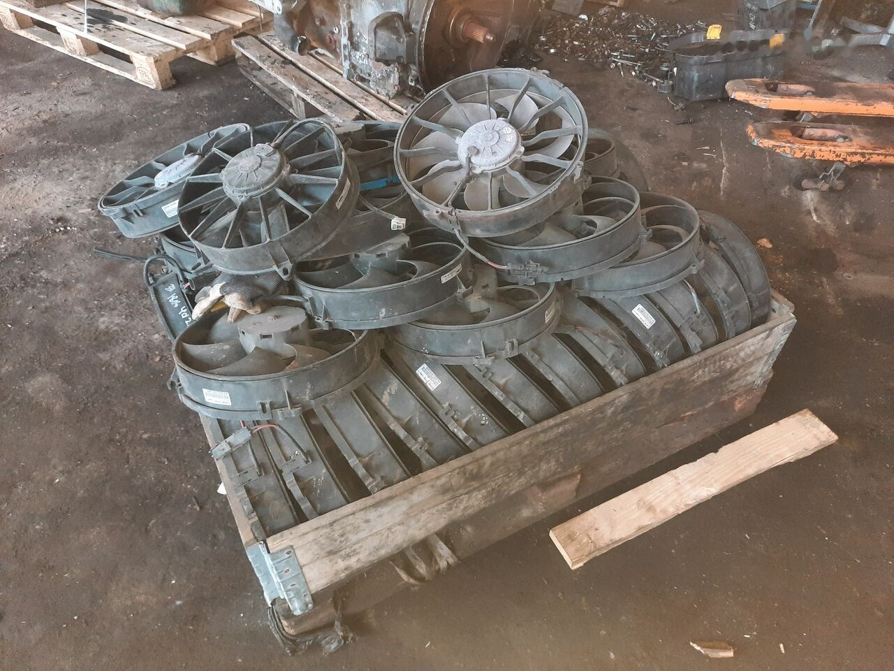Volvo maslyanyy motor ventilyatora SAUER DANFOSS C19.2L00888\174 Scania Omni Siti - Link/ Volvo B12 / b 10. - Fläkt för Buss: bild 1 Volvo maslyanyy motor ventilyatora SAUER DANFOSS C19.2L00888\174 Scania Omni Siti - Link/ Volvo B12 / b 10. - Fläkt för Buss: bild 1