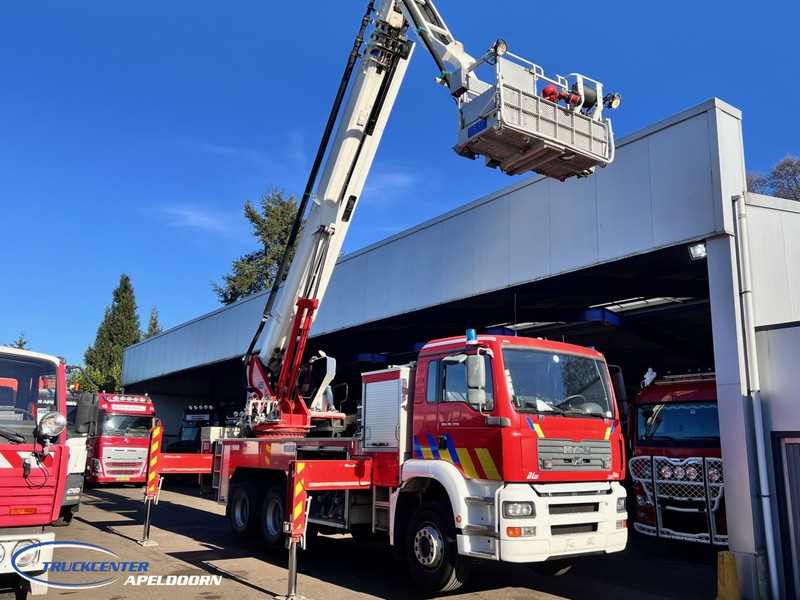 MAN TGA 26.350 Magirus ALP 320L = 32 meter, Waterpomp, 6x4, Bladgeveerd - Släck/ Räddningsvagn: bild 2 MAN TGA 26.350 Magirus ALP 320L = 32 meter, Waterpomp, 6x4, Bladgeveerd - Släck/ Räddningsvagn: bild 2