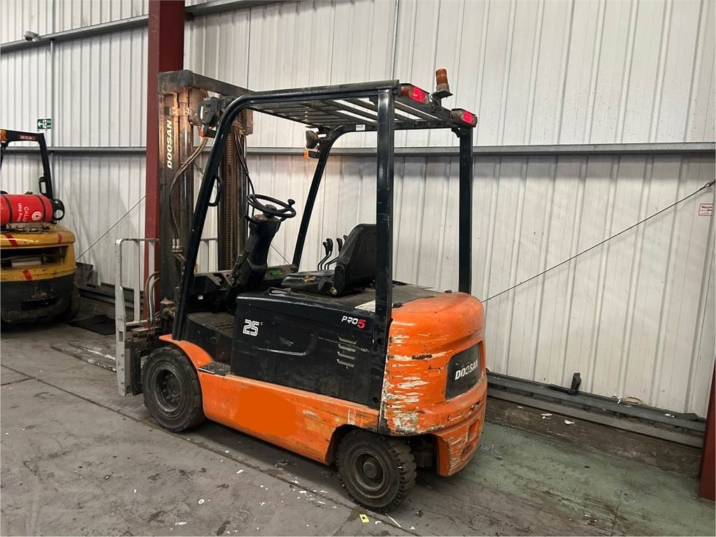 Doosan B25X-5 - Eltruck: bild 3 Doosan B25X-5 - Eltruck: bild 3