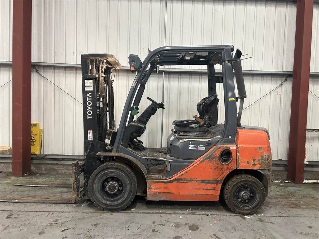 Toyota 02-8FDF25 - Dieseltruck: bild 1 Toyota 02-8FDF25 - Dieseltruck: bild 1