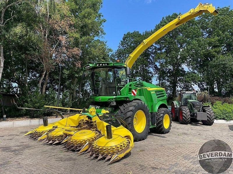 John Deere 8400 - Lantbruksmaskiner: bild 1 John Deere 8400 - Lantbruksmaskiner: bild 1