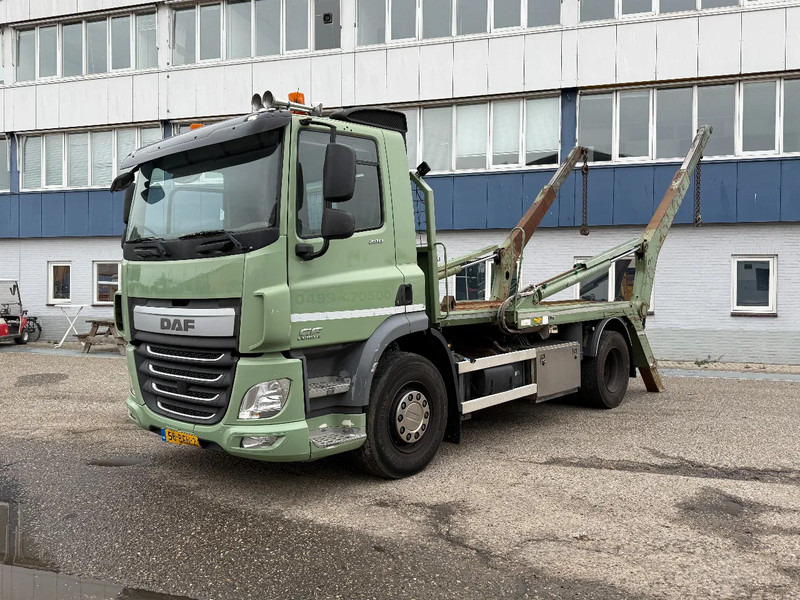 DAF CF 290 4X2 EURO 6 + MULTILIFT SKIPLOADER (HIAB) - Liftdumper lastbil: bild 1 DAF CF 290 4X2 EURO 6 + MULTILIFT SKIPLOADER (HIAB) - Liftdumper lastbil: bild 1