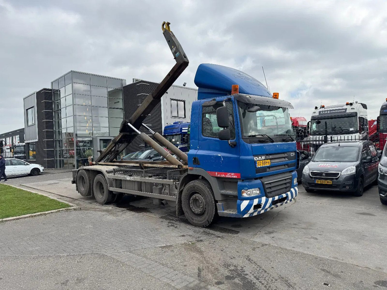 DAF CF 85.360 EURO 5 6X2 25T VDL HOOK TÜV 11-2025 - Lastväxlare lastbil: bild 2 DAF CF 85.360 EURO 5 6X2 25T VDL HOOK TÜV 11-2025 - Lastväxlare lastbil: bild 2