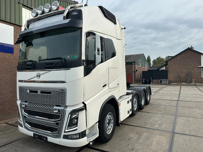 Volvo FH 16.750 8X4, 180 TON POWER STEERING HYDRAULIC - Dragbil: bild 2 Volvo FH 16.750 8X4, 180 TON POWER STEERING HYDRAULIC - Dragbil: bild 2