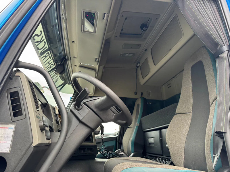 Dragbil Volvo FM 370 4X2 SPOILERS EURO 6 SKIRTS HOLLAND TRUCK TÜV TILL 09-2025: bild 7