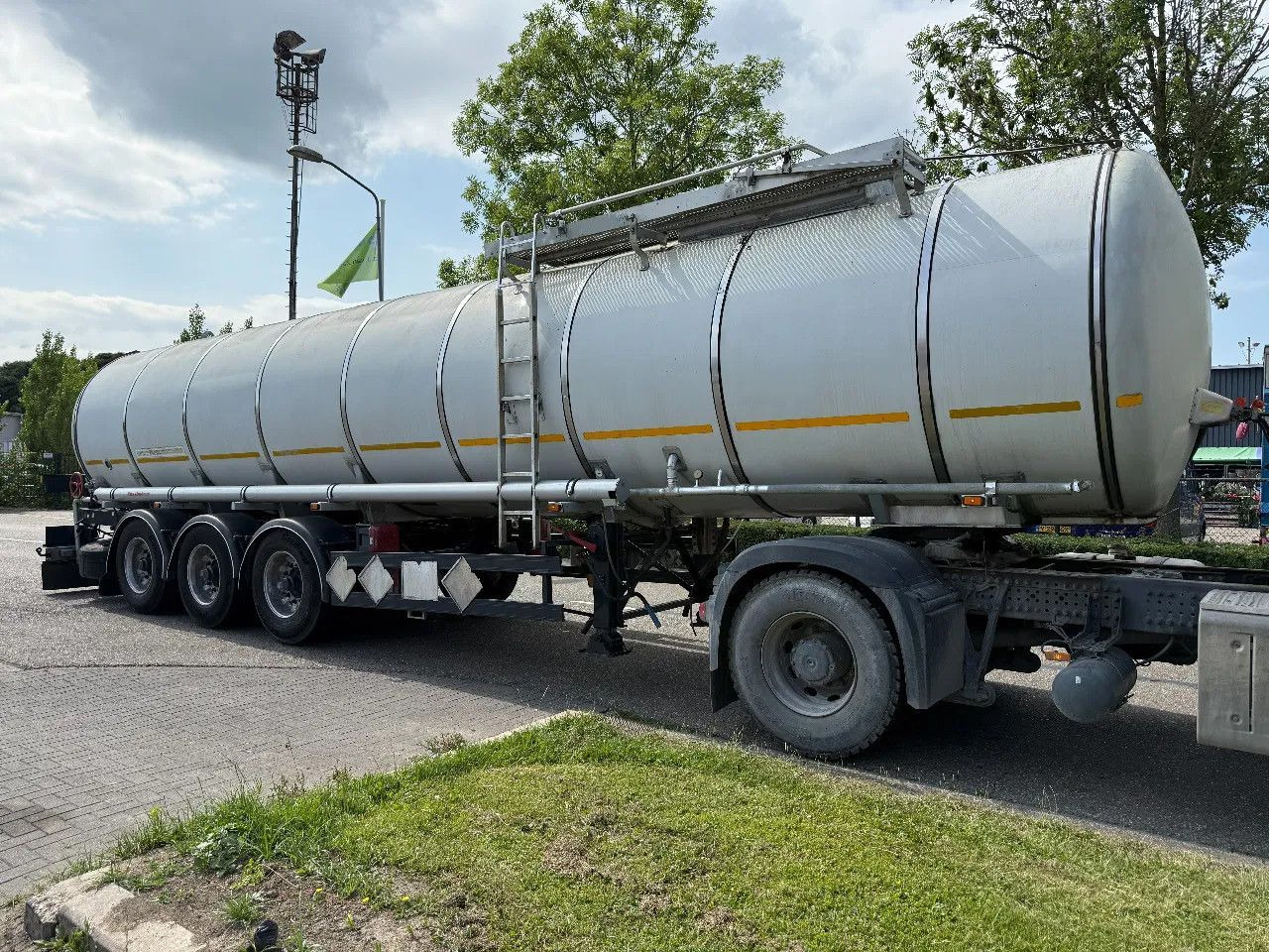 Kässbohrer BITUM - 32000 LITER - 1 COMP. - Tanktrailer: bild 2 Kässbohrer BITUM - 32000 LITER - 1 COMP. - Tanktrailer: bild 2