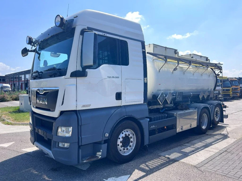 MAN TGX 26.560 6X2 EURO 6 - 11.500L VACUUM CLEANER - 2 COMPARTIMENTEN + INTARDER - Sugbil: bild 1 MAN TGX 26.560 6X2 EURO 6 - 11.500L VACUUM CLEANER - 2 COMPARTIMENTEN + INTARDER - Sugbil: bild 1