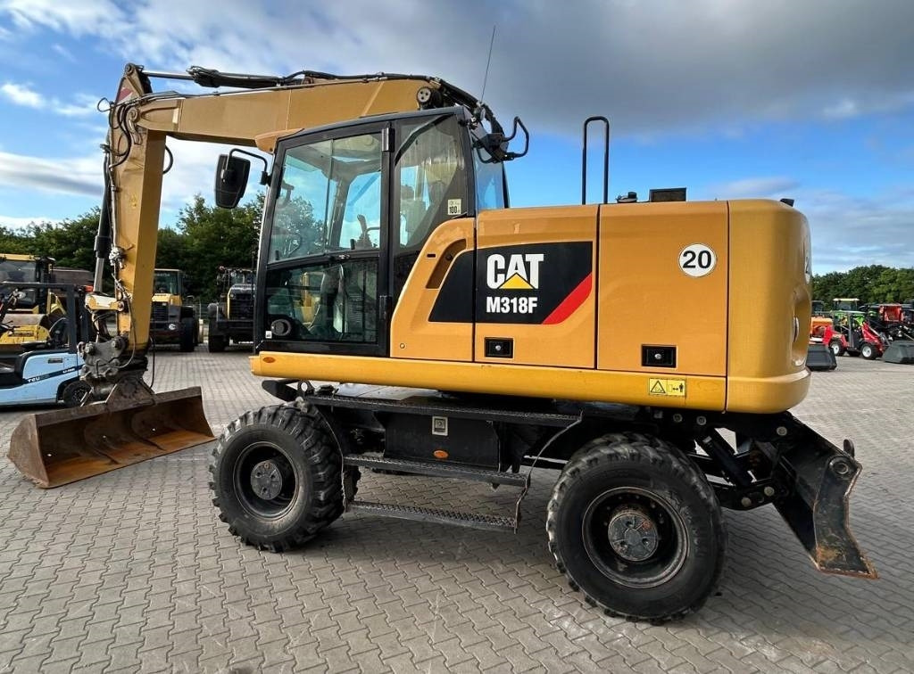 CAT M 318 F - Grävmaskin på däck: bild 4 CAT M 318 F - Grävmaskin på däck: bild 4