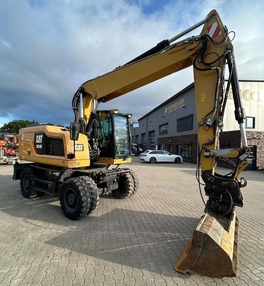 CAT M 318 F - Grävmaskin på däck: bild 2 CAT M 318 F - Grävmaskin på däck: bild 2