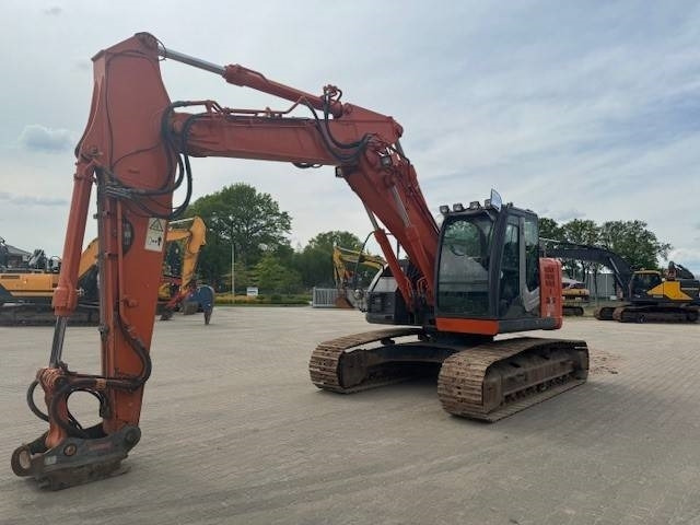 HITACHI ZX 225USLC-3 - Bandgrävare: bild 2 HITACHI ZX 225USLC-3 - Bandgrävare: bild 2