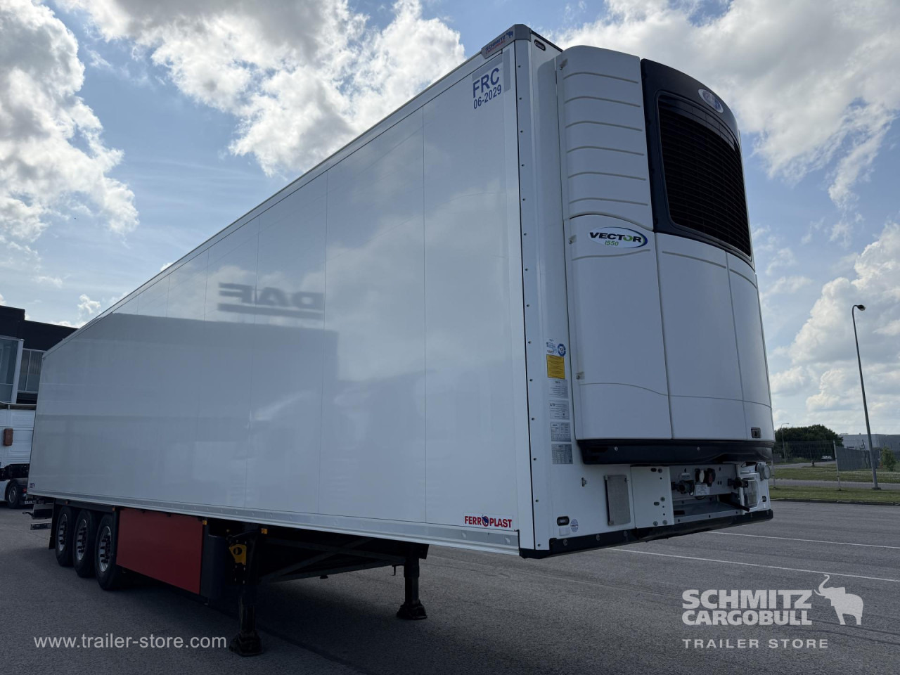 SCHMITZ Reefer Standard - Isotermiska semitrailer: bild 1 SCHMITZ Reefer Standard - Isotermiska semitrailer: bild 1