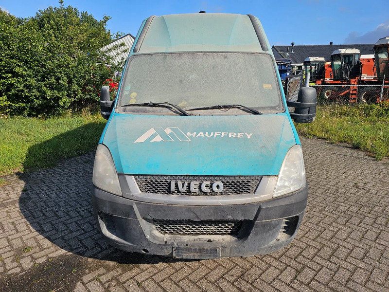 Iveco Daily 35C15V Daily 35C15V - Personbil: bild 2 Iveco Daily 35C15V Daily 35C15V - Personbil: bild 2
