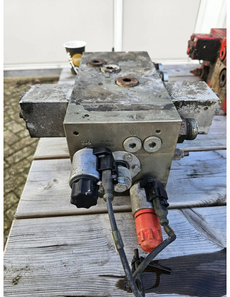 Legras Besturingsventiel 02 E-bediend (compleet) - Control valve - Hydraulik för Lastbil: bild 5 Legras Besturingsventiel 02 E-bediend (compleet) - Control valve - Hydraulik för Lastbil: bild 5