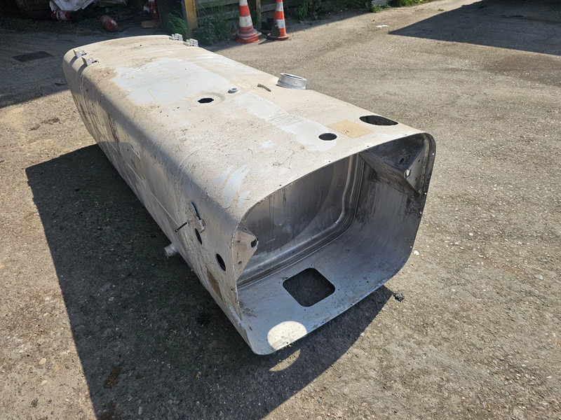 MAN Brandstoftank 595 Liter - L197 B70 H58 - Onderdeel nr. 81.122015733 - Bränsletank för Lastbil: bild 5 MAN Brandstoftank 595 Liter - L197 B70 H58 - Onderdeel nr. 81.122015733 - Bränsletank för Lastbil: bild 5