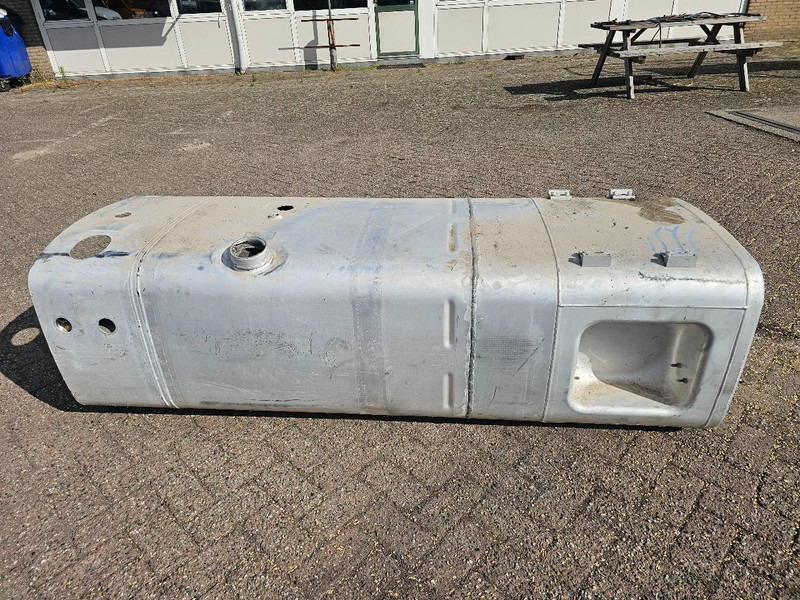 MAN Brandstoftank 595 Liter - L197 B70 H58 - Onderdeel nr. 81.122015733 - Bränsletank för Lastbil: bild 1 MAN Brandstoftank 595 Liter - L197 B70 H58 - Onderdeel nr. 81.122015733 - Bränsletank för Lastbil: bild 1