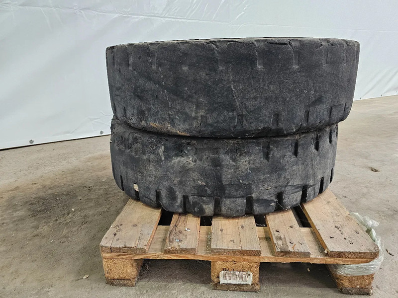 Michelin FULL RUBBER - 315/80R22.5 - Däck för Lastbil: bild 3 Michelin FULL RUBBER - 315/80R22.5 - Däck för Lastbil: bild 3