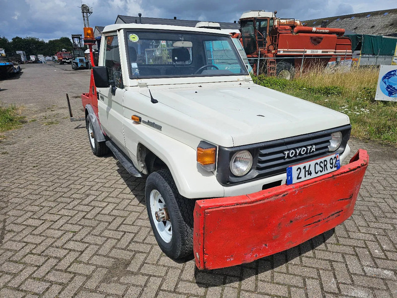 Toyota Land Cruiser LB71MOD - Personbil: bild 3 Toyota Land Cruiser LB71MOD - Personbil: bild 3