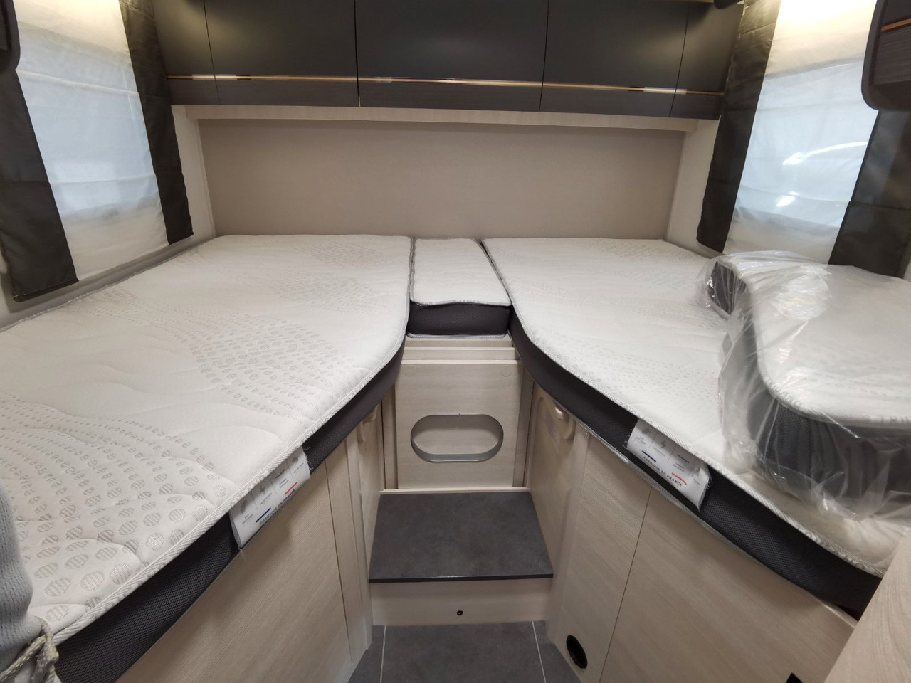 Halvintegrerad husbil Chausson 627 GA TITANIUM / 170PS / EINZELBETTEN & HUBBETT: bild 18