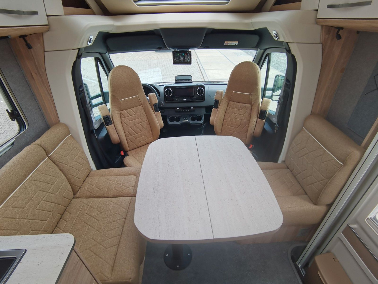 Halvintegrerad husbil Eura Mobil XTURA 686 EF /MODELL 2025 / 4x4 /TOP-AUSSTATTUNG: bild 18