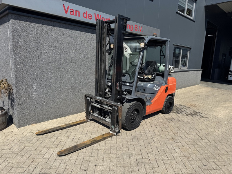 Toyota 02-8FGF30 - Gasoltruck: bild 2 Toyota 02-8FGF30 - Gasoltruck: bild 2
