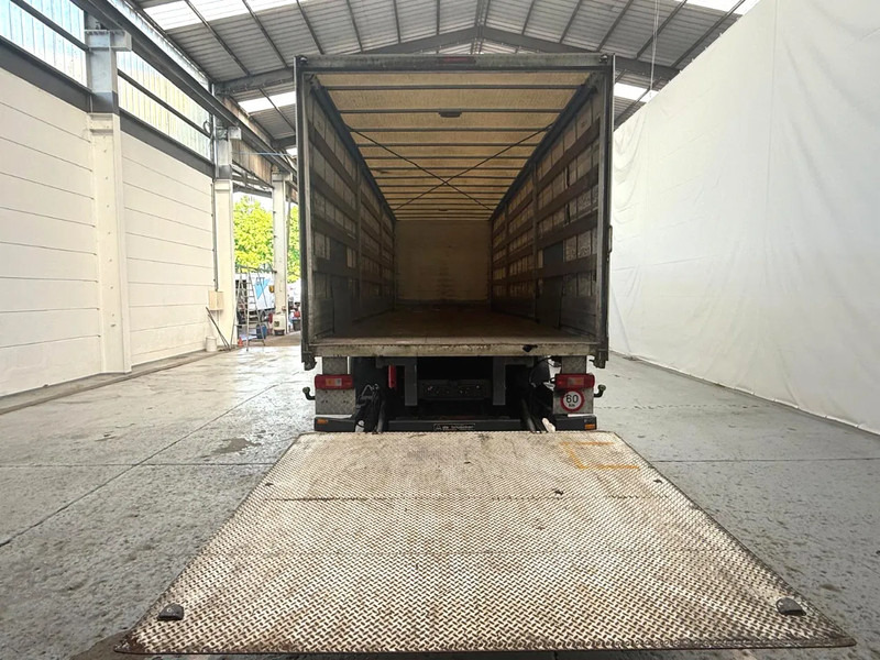 Volvo FM 330 / Essieu relevable et directionnel / Steerable lift axle / Lift as en stuuras - Kapellbil: bild 5 Volvo FM 330 / Essieu relevable et directionnel / Steerable lift axle / Lift as en stuuras - Kapellbil: bild 5