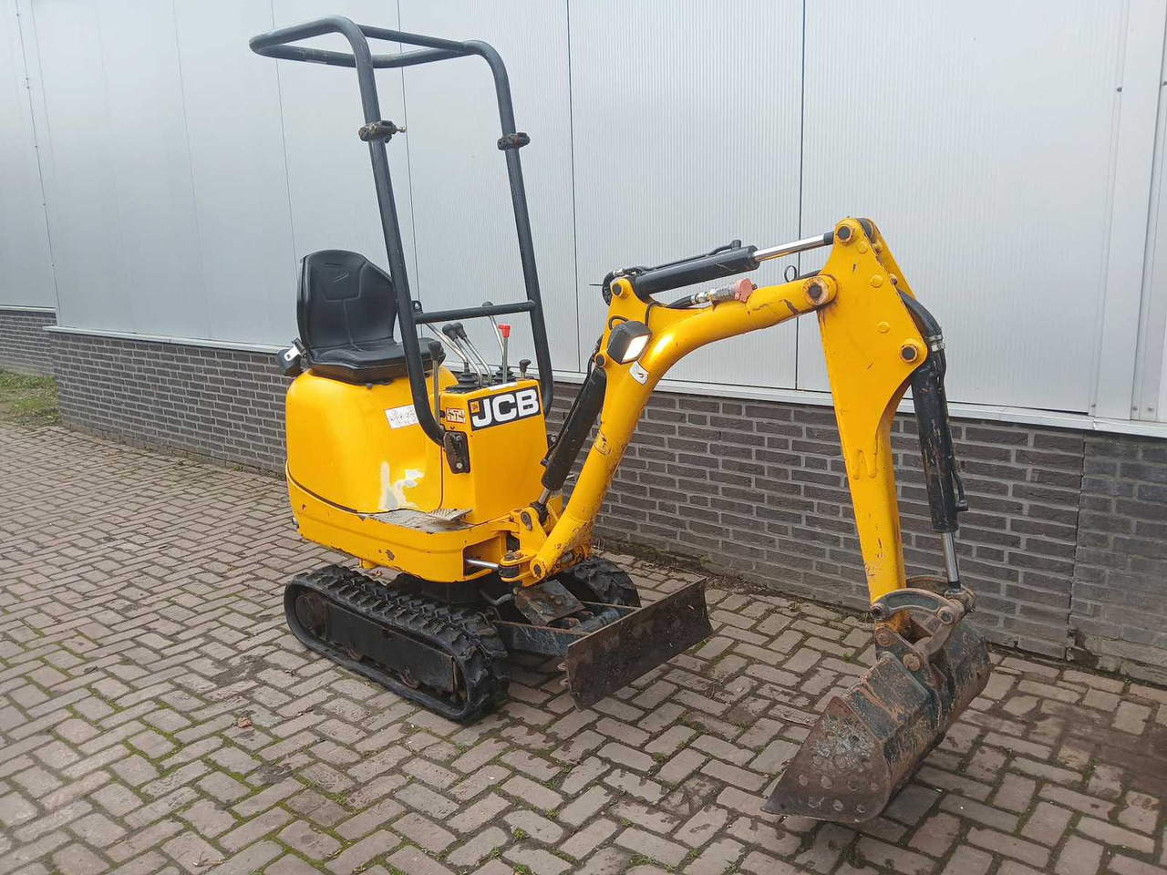 JCB 8008CTS - Minigrävmaskin: bild 1 JCB 8008CTS - Minigrävmaskin: bild 1