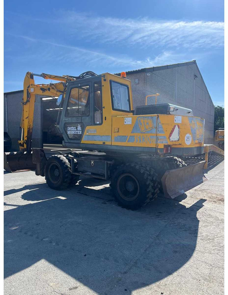 JCB JS 130W - Grävmaskin på däck: bild 2 JCB JS 130W - Grävmaskin på däck: bild 2