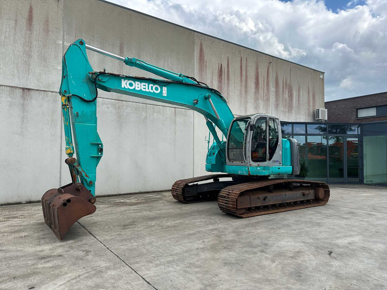 Kobelco SK235SRLC-1E - Bandgrävare: bild 1 Kobelco SK235SRLC-1E - Bandgrävare: bild 1