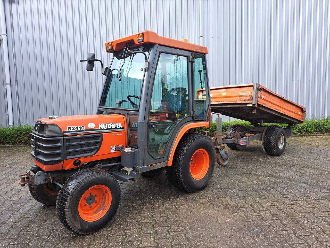 Kubota B2410 - Minitraktor: bild 1 Kubota B2410 - Minitraktor: bild 1