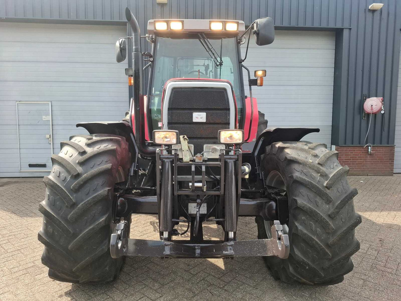 Massey Ferguson 8130 Dynashift - Traktor: bild 2 Massey Ferguson 8130 Dynashift - Traktor: bild 2