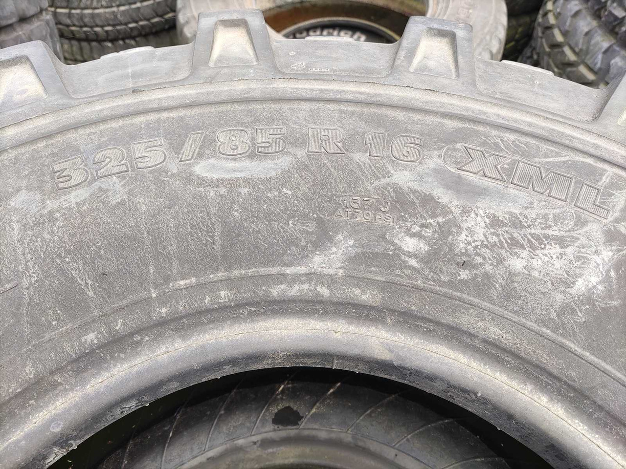 Michelin XML 325/85R16 - Däck och fälgar för Traktor: bild 5 Michelin XML 325/85R16 - Däck och fälgar för Traktor: bild 5