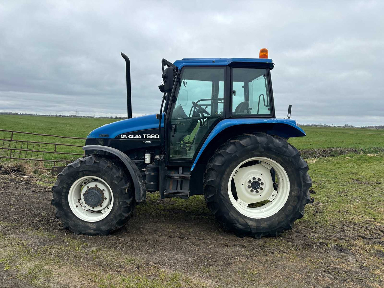 New Holland ts90 - Traktor: bild 3 New Holland ts90 - Traktor: bild 3
