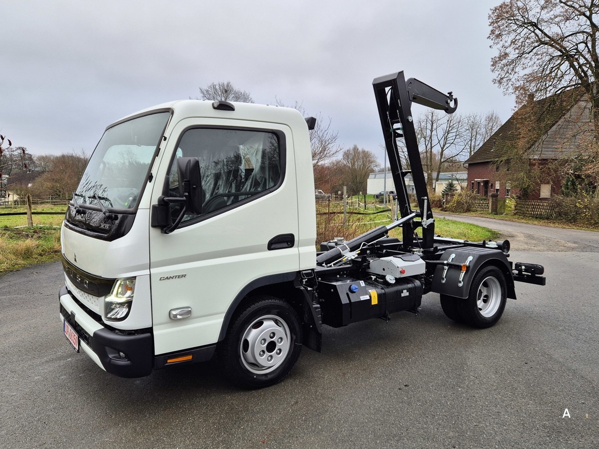 FUSO 3C15 Duonic Aut.City Abrollkipper AHK 3.5T - Lastväxlare lastbil: bild 1 FUSO 3C15 Duonic Aut.City Abrollkipper AHK 3.5T - Lastväxlare lastbil: bild 1